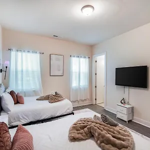 Elegant 3br Family & Business Friendly Near Downtown With Free Parking, Wfh, & Wi-fi Charlotte